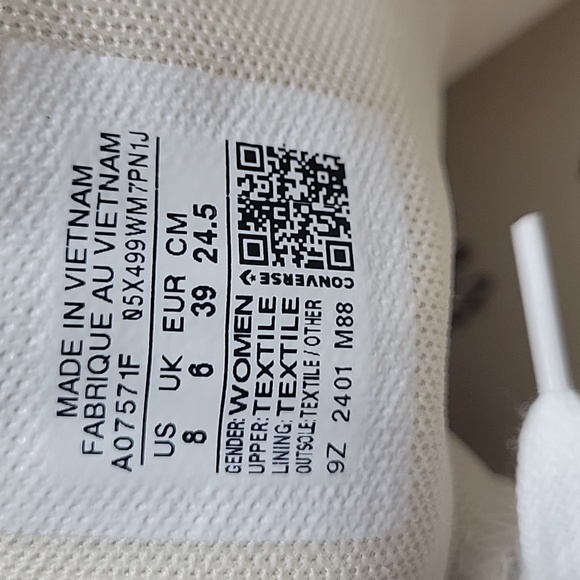 Converse High top Brand new platform in the box no lid. - Picture 11 of 12